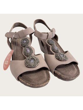 Natural Soul Tristan All Thru Comfort Taupe Beaded Wedge Sandals Women Sz 9.5